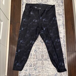 Old Navy Extra High-Waist GoDry Leggings